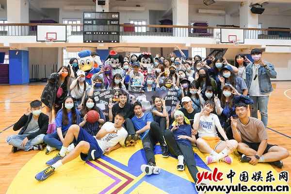 刘若英、麋先生、白安送上生日祝福 萧秉治邀跑步练身材