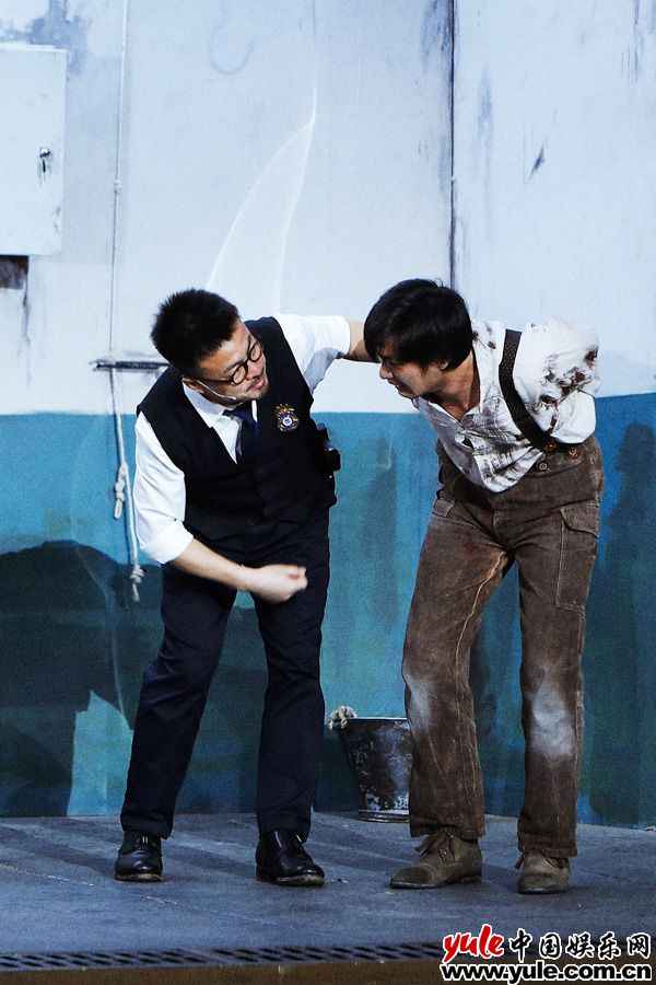 经典话剧《枕头人》北京开演 周一围林家川同台飚戏“善恶”对决