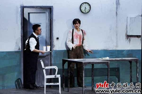 经典话剧《枕头人》北京开演 周一围林家川同台飚戏“善恶”对决
