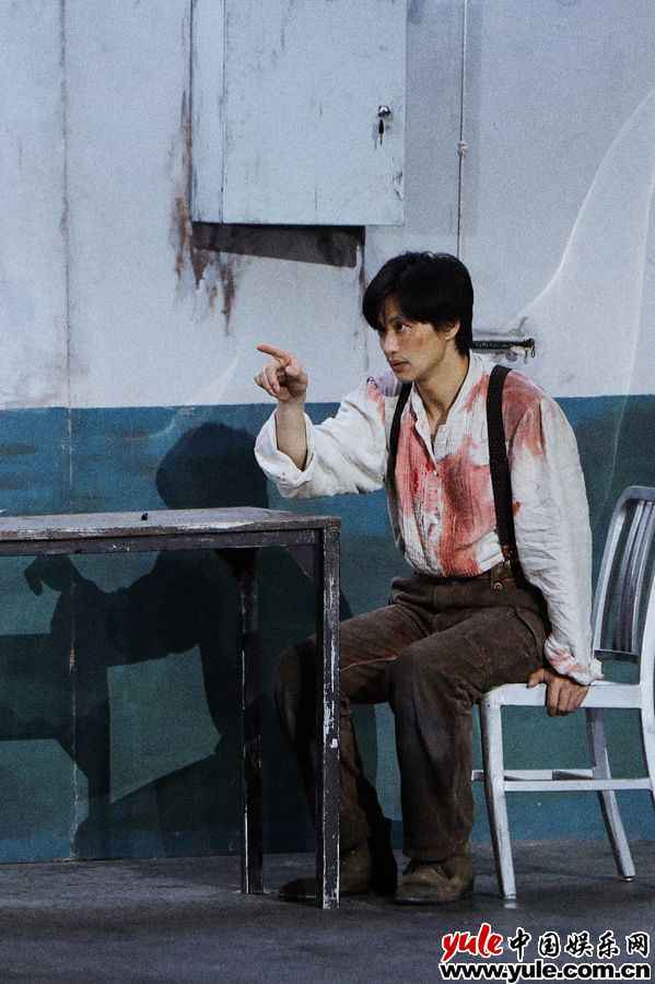 经典话剧《枕头人》北京开演 周一围林家川同台飚戏“善恶”对决
