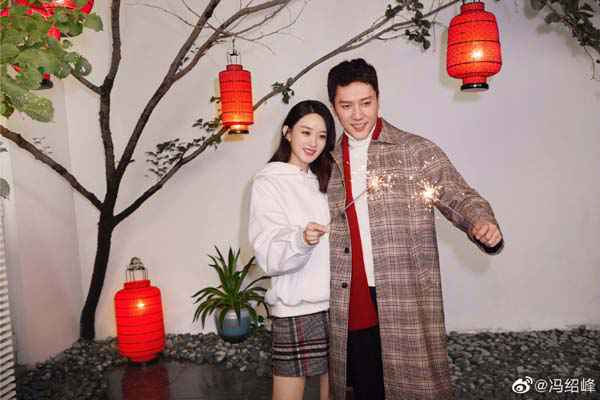 赵丽颖冯绍峰官宣仳离后首合体 妆扮低调共回住所搬迁