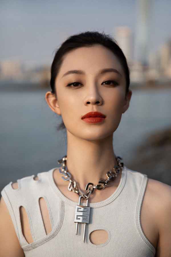 孙佳雨夏日海边大片 孙佳雨夏日海边大片 时髦少女揭示凌厉酷飒之美
