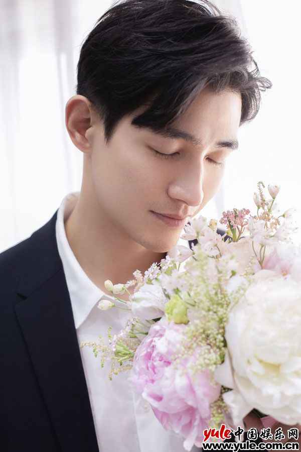 李子峰官宣求婚现场照曝光 网友称“又一个理想型结婚了”
