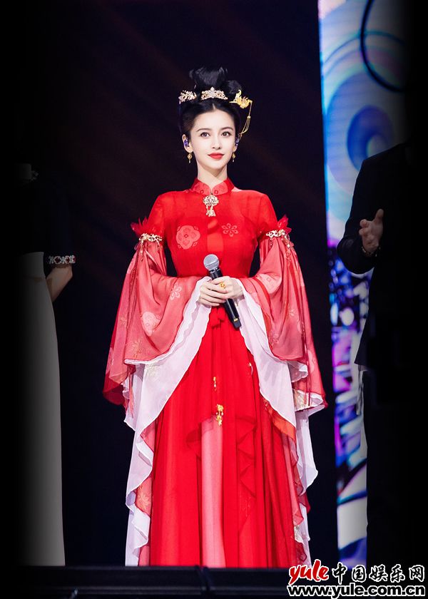 Angelababy古风舞台 Angelababy古装出席盛典勾当 献唱《星月神话》通报东方魅力