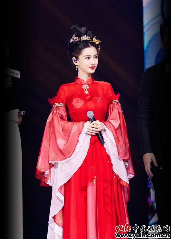 Angelababy古装出席勾当 Angelababy古装出席盛典勾当 献唱《星月神话》通报东方魅力