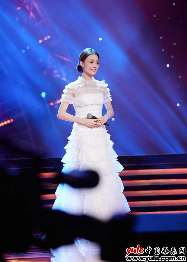 容祖儿出席《影戏之歌》音乐会 温情演唱《追寻》致敬经典
