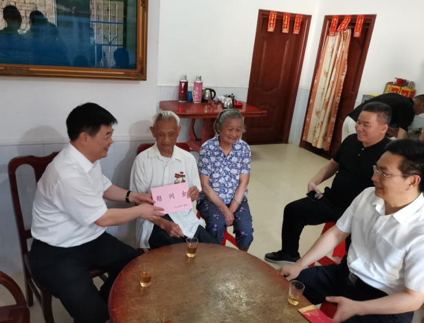 广东省退役武士事务厅开展“把党的关爱送到老兵心中”主题慰问勾当