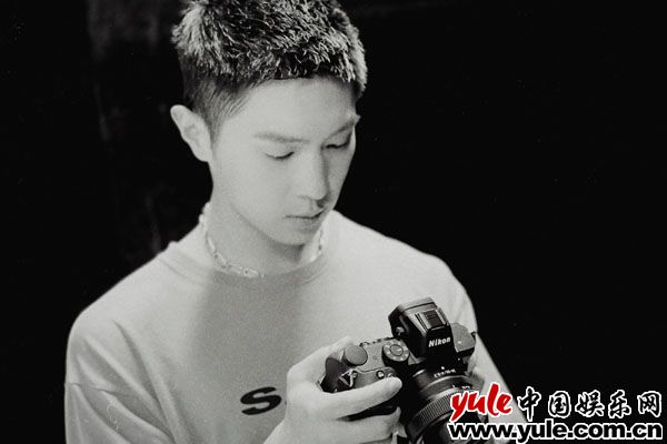 黄伟晋新歌MV力邀吴映洁跨刀 联袂共谱揪心暧昧恋曲