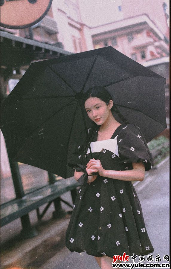 林柒予胶片写真 复古时尚气质绝佳