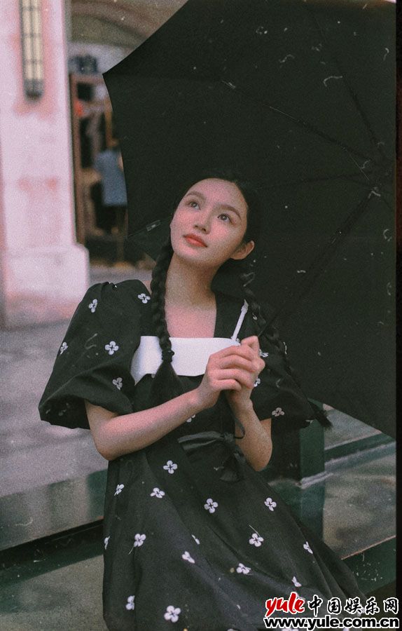 林柒予胶片写真 复古时尚气质绝佳