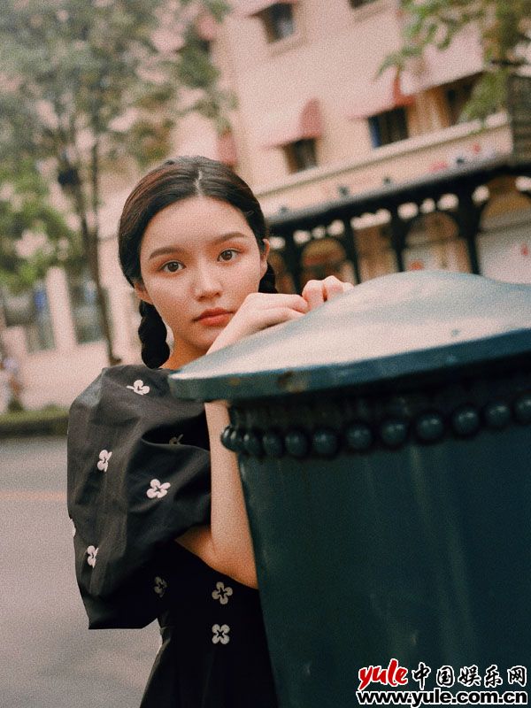 林柒予胶片写真 复古时尚气质绝佳