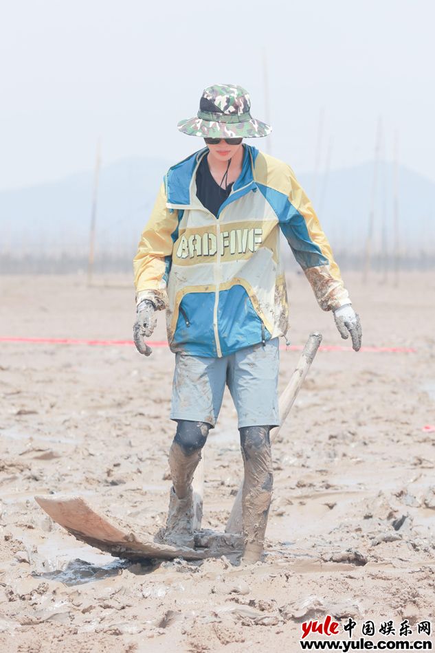 《极限挑战宝藏行》走进鱼米之乡福建霞浦 贾乃亮变身“打鱼本领者”
