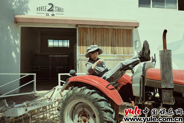 张海宇最新时尚大片曝光 诙谐潮水展差异型格