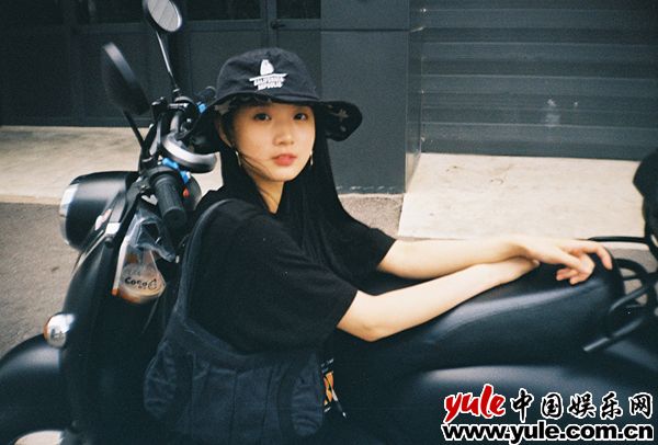 廖银玥家产风写真 电视剧《我是真的爱你》收官 廖银玥曝最新家产风胶片写真