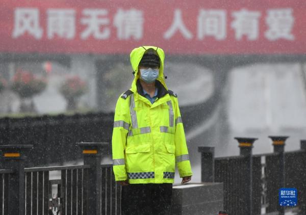 郑州宣布暴雨赤色预警