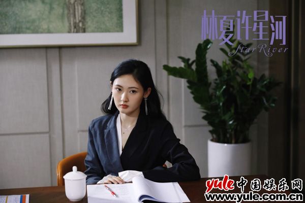 95后新生代女演员刘玮婷清新写真曝光 气质纯净笑容治愈引存眷