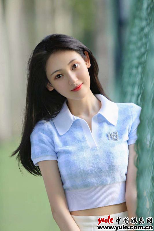 95后新生代女演员刘玮婷清新写真曝光 气质纯净笑容治愈引存眷