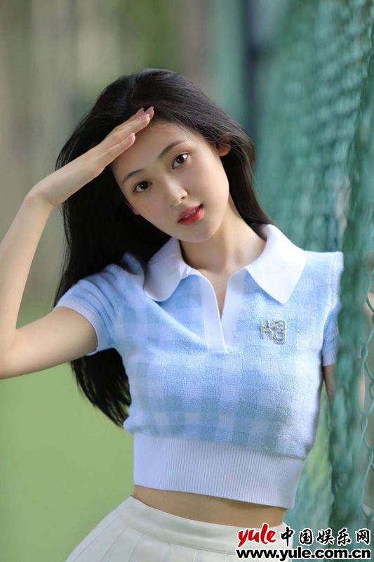 95后新生代女演员刘玮婷清新写真曝光 气质纯净笑容治愈引存眷