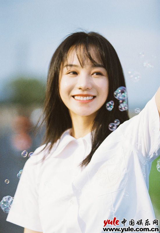 胡意旋气氛感 胡意旋夏日胶片写真 橘子系少女元气十足