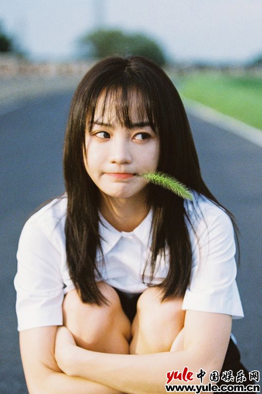 胡意旋胶片风少女 胡意旋夏日胶片写真 橘子系少女元气十足