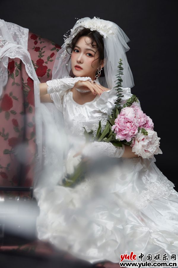 陆婷玉宫廷复古军服,秋日限定浪漫来袭