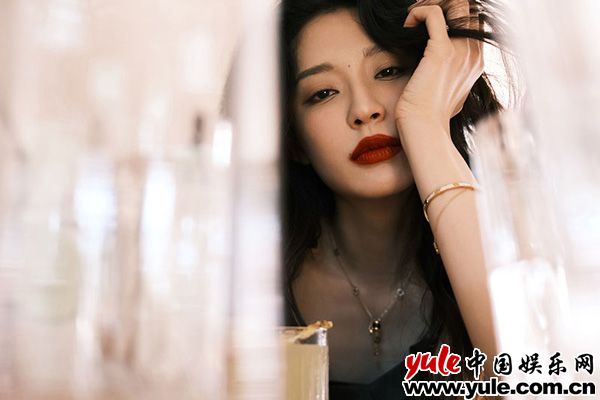 孙佳雨质感大片 孙佳雨质感大片释出 复古红唇气氛感十足