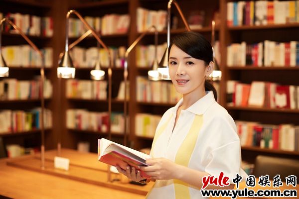 车永莉2 车永莉文艺书店浪漫邂逅 衬衫裙优雅大方
