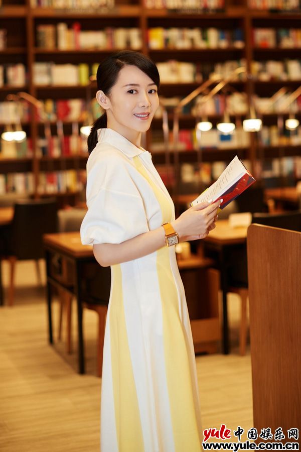 车永莉4 车永莉文艺书店浪漫邂逅 衬衫裙优雅大方