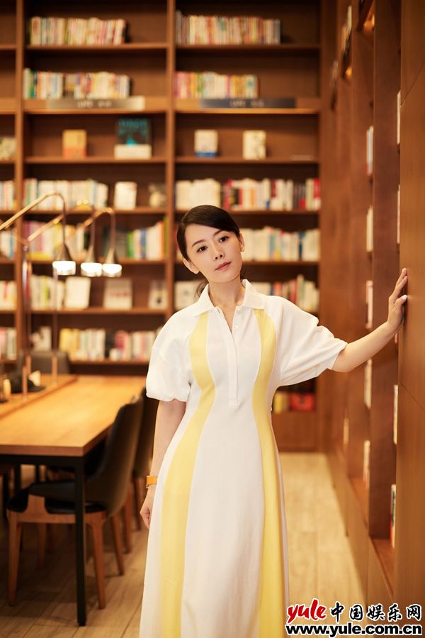 车永莉6 车永莉文艺书店浪漫邂逅 衬衫裙优雅大方