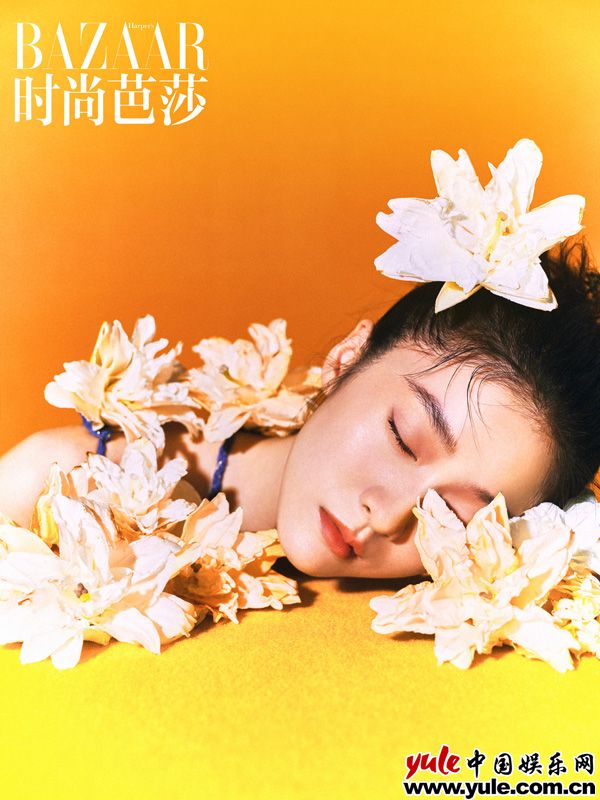 张雪迎《时尚芭莎》十月眷念刊8 张雪迎《时尚芭莎》十月眷念刊大片曝光 夏日繁花气氛感十足