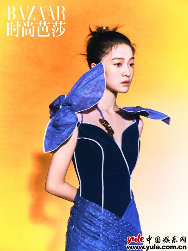 张雪迎《时尚芭莎》十月眷念刊9 张雪迎《时尚芭莎》十月眷念刊大片曝光 夏日繁花气氛感十足