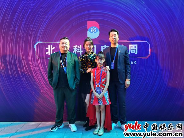 刘芝妙中国风军服 刘芝妙出席北京科幻影戏周 获赞“小戏骨” 挑“大脊梁”