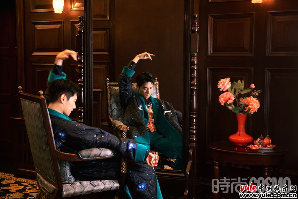 杨洋登《时尚COSMO》十一月刊封面 演绎老上海复古气氛大片
