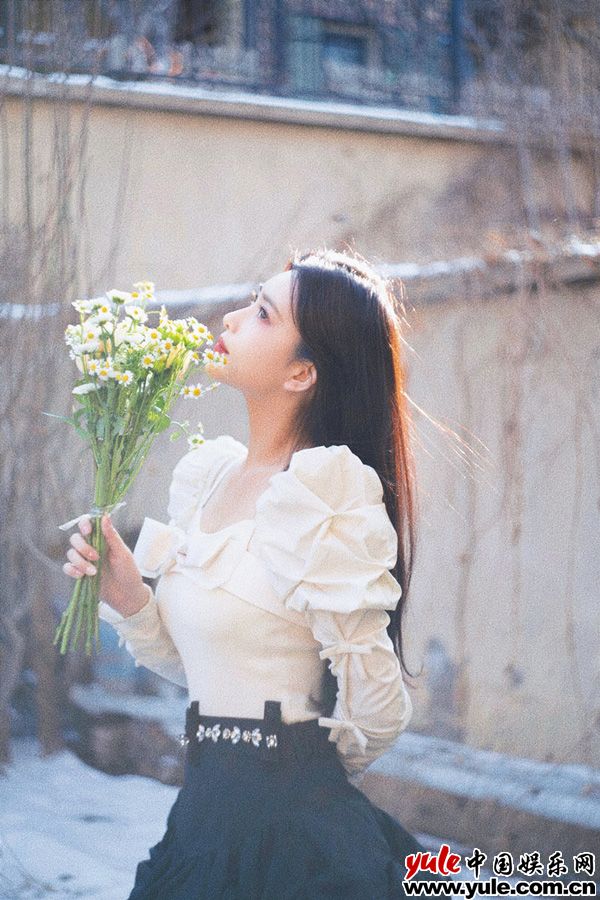 08 孟子义初春明亮少女写真释出 温婉灵动沐浴和煦日光