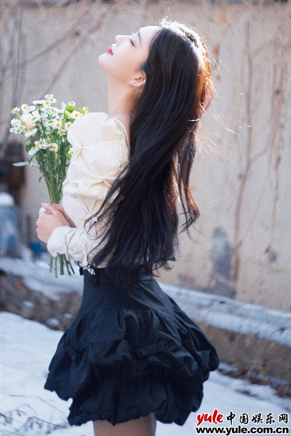 09 孟子义初春明亮少女写真释出 温婉灵动沐浴和煦日光