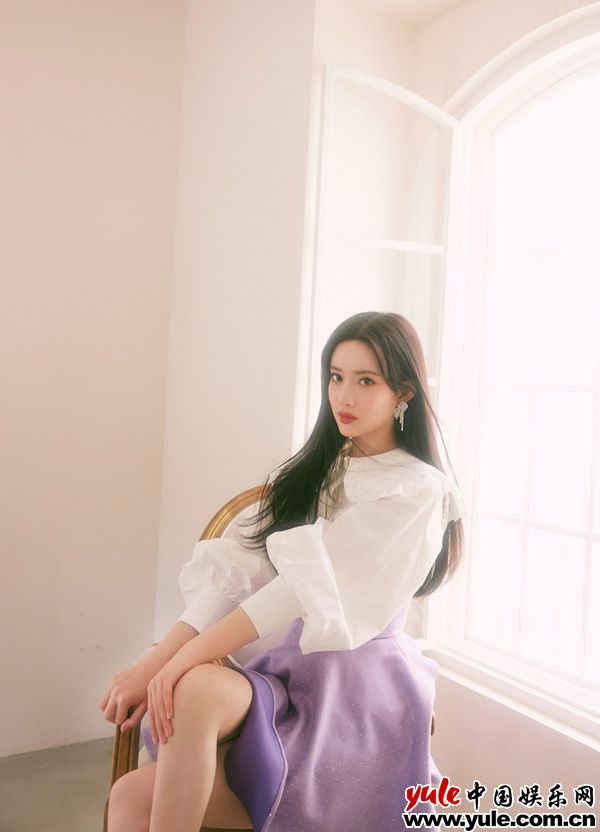 01 孟子义最新紫罗兰暖意写真 浪漫邂逅阁楼春日暖阳