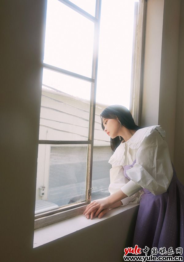 05 孟子义最新紫罗兰暖意写真 浪漫邂逅阁楼春日暖阳